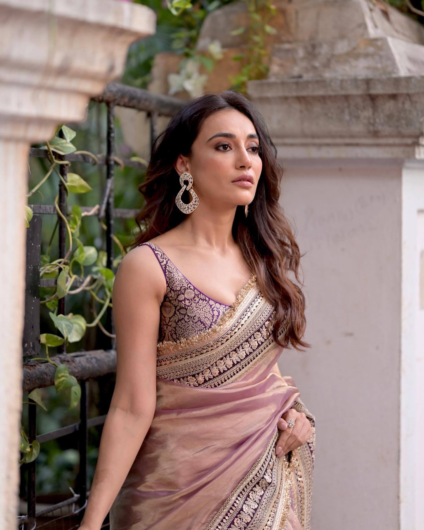 Designer Soft Twill Net Fancy Lace Border Saree