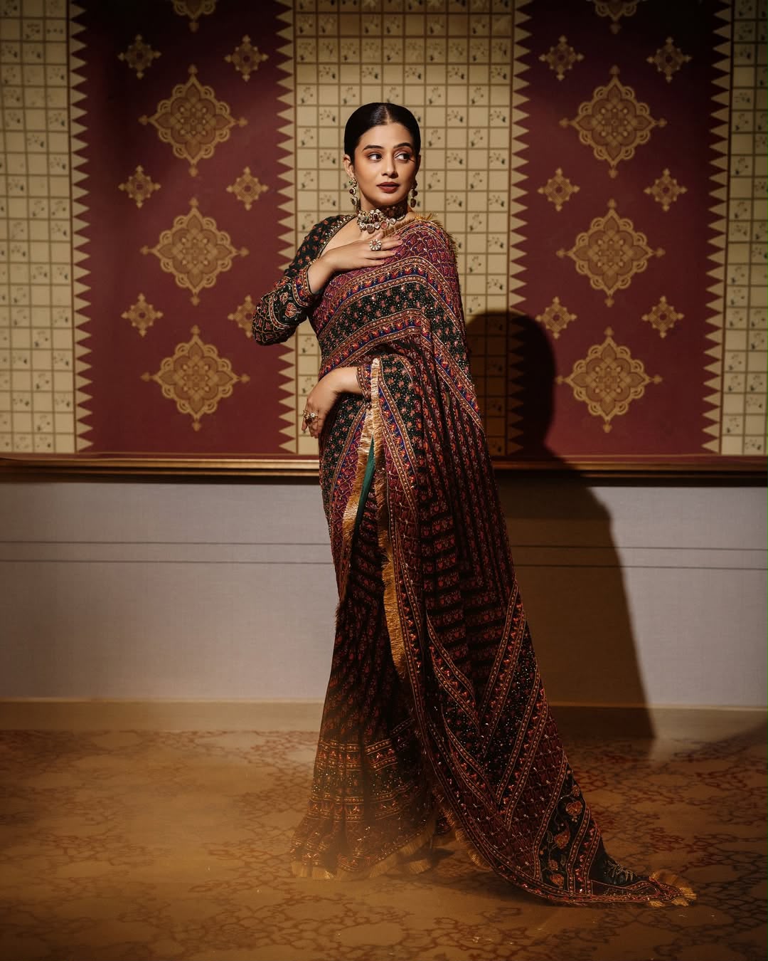 Premium Chinon Silk Saree with Real Mirror Work, Gold Zari Print, Fancy Latkan Border & Designer Party Wear Saree for Women