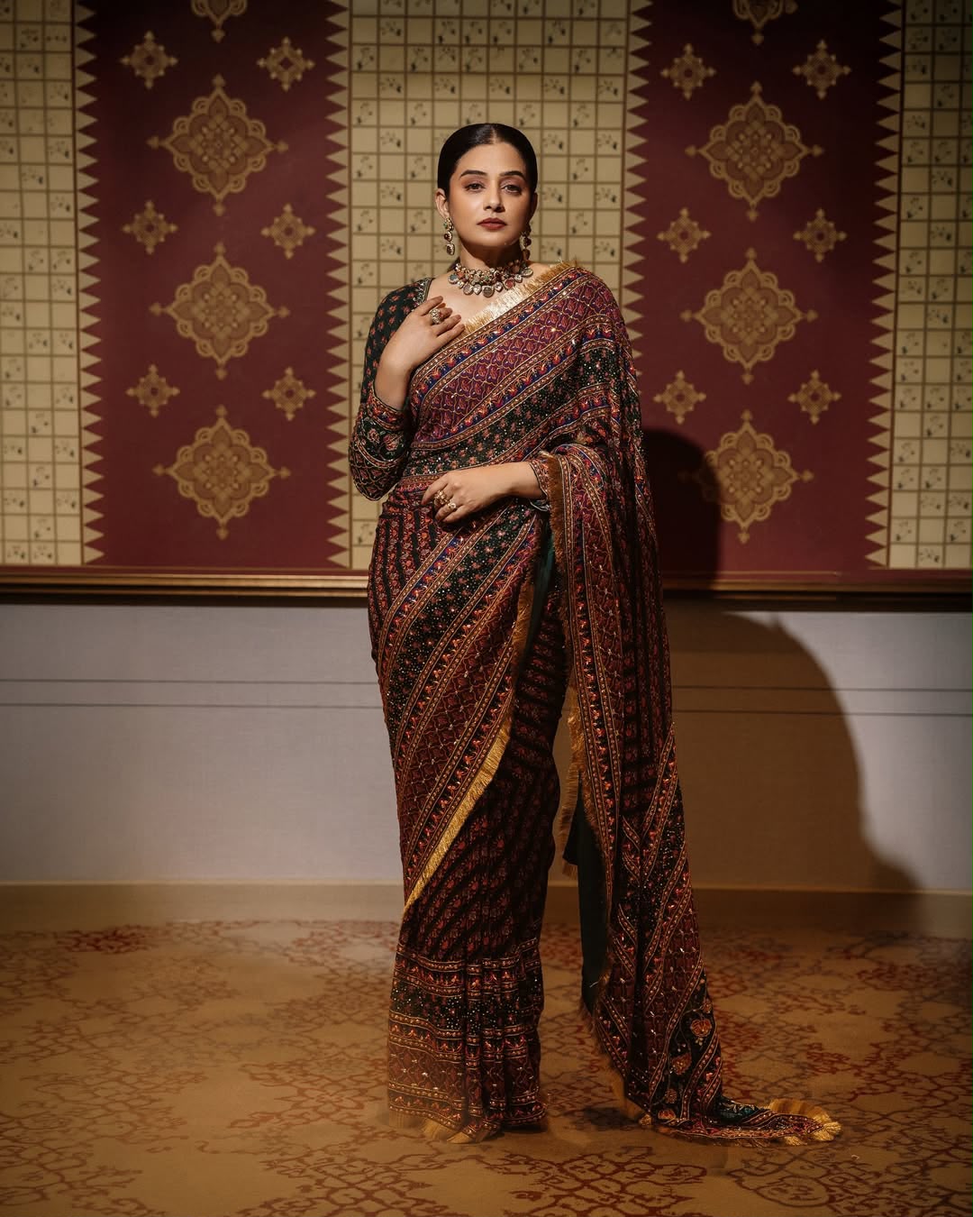 Premium Chinon Silk Saree with Real Mirror Work, Gold Zari Print, Fancy Latkan Border & Designer Party Wear Saree for Women